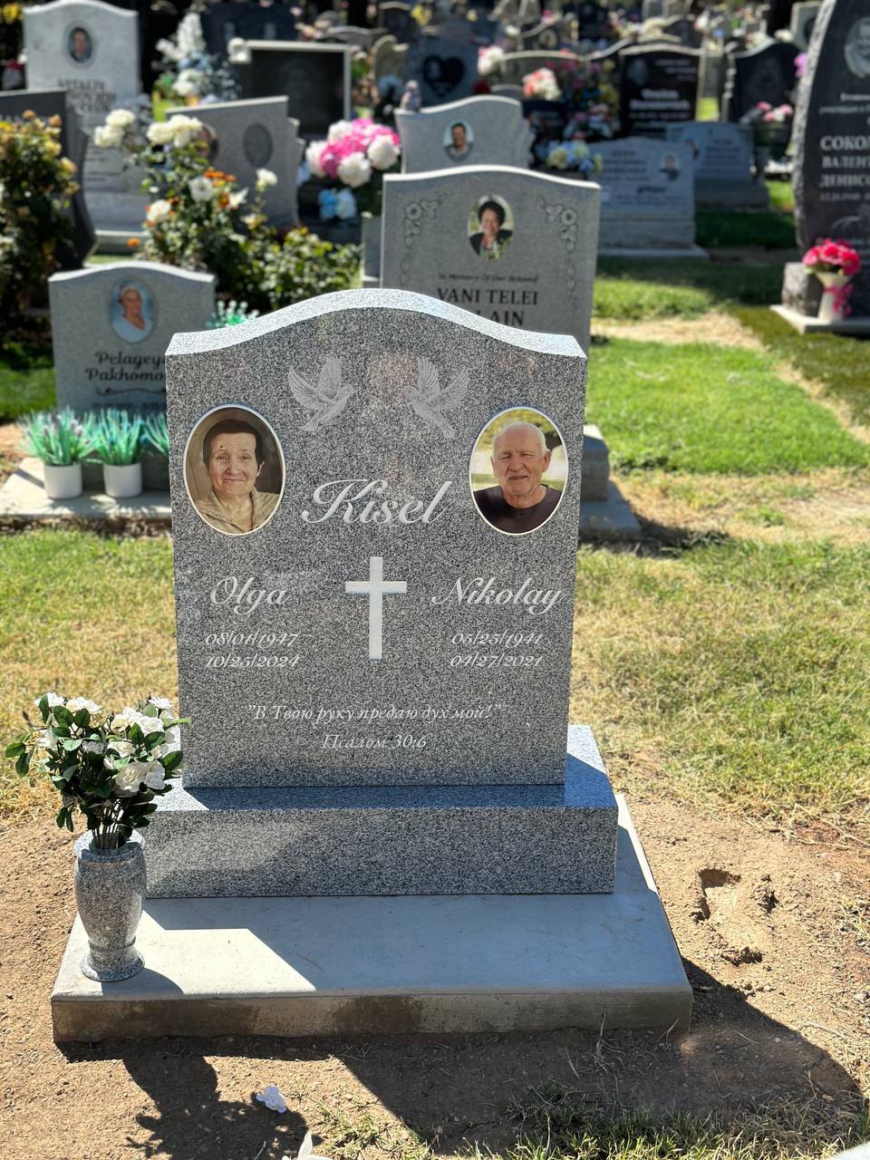 Personalized Headstones That Say More Than a Name and Two Dates 3 Personalized Headstones That Say More Than a Name and Two Dates